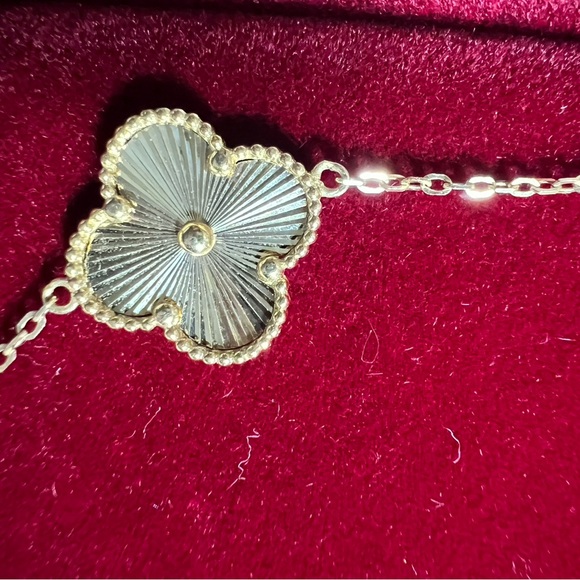 Elegant Gold Flower Bracelet - Picture 11 of 16